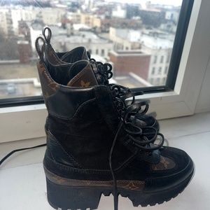 LAUREATE PLATFORM DESERT BOOTS